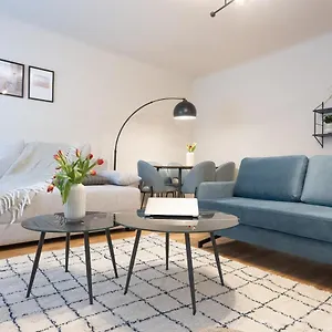 Chic 1-bed Apt By Canal Walk To Historic Centre Appartamento