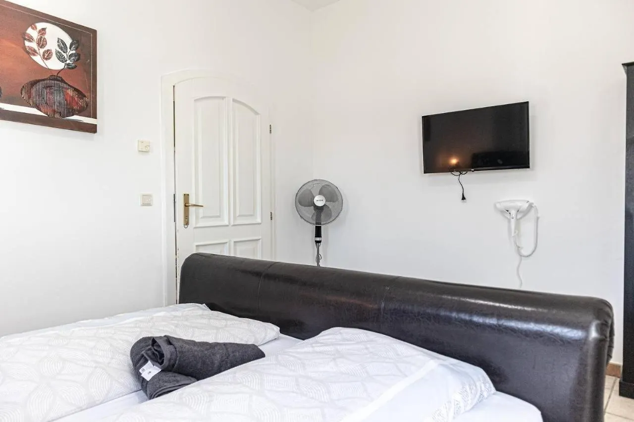 Double Room In An Elegant House Gd Vienna Homestay